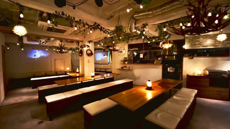 渋谷の貸切でパーティールームをお探しなら「渋谷ガーデンパティオ」がおすすめ!広々とした空間でゆったりと貸切を楽しめます♪貸切でのご利用で音響機器やマイク・プロジェクター・カラオケ・ゲーム機などが「無料」でご利用いただけます!