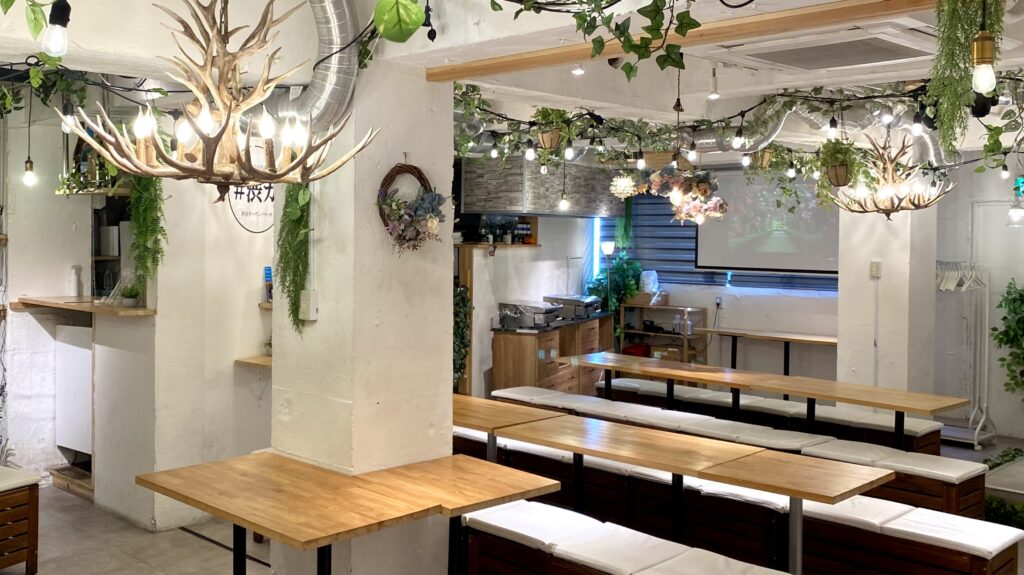 「渋谷ガーデンパティオ」は、貸切に特化したおしゃれ居酒屋です!
昼飲み大歓迎!
大画面プロジェクターを使った20人・30人・40人など大人数貸切はお任せください!